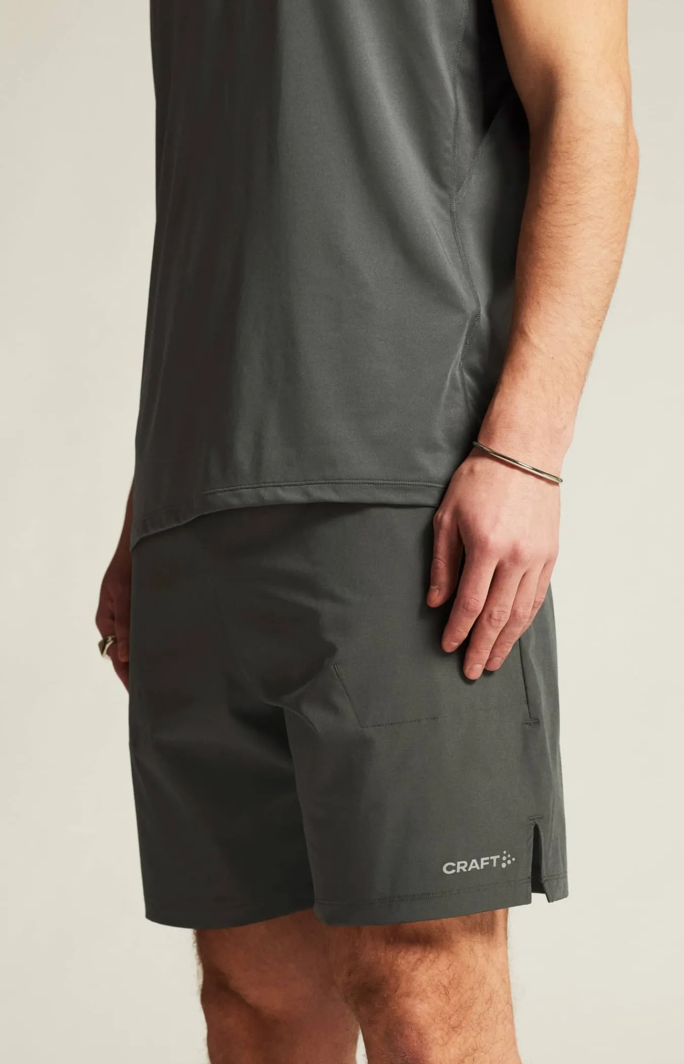 Craft Sportswear Shorts|Träning^ADV Essence 2-In-1 Shorts 2 M Granite