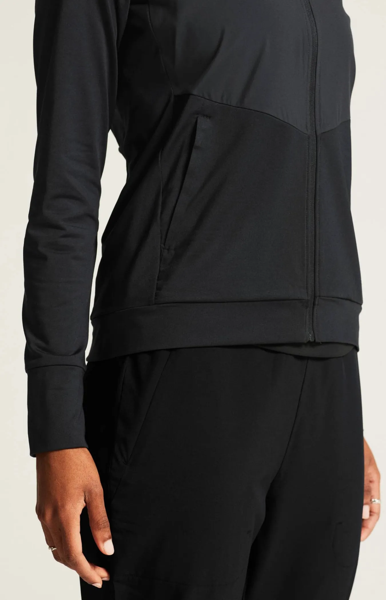 Craft Sportswear Hoodies & Sweatshirts|Träning^ADV Essence Jersey Hood Jacket 2 W Black