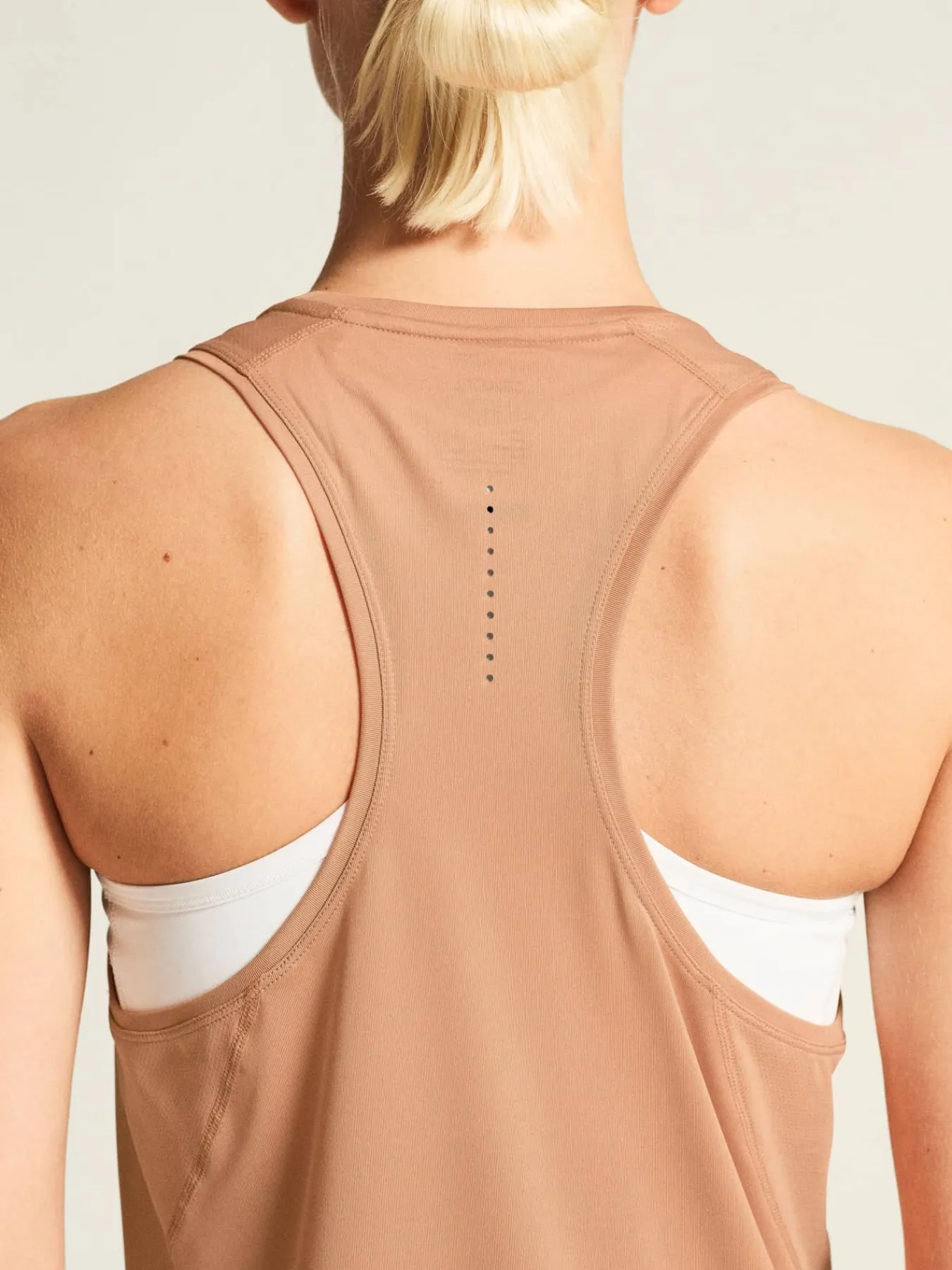 Craft Sportswear Linnen|Träning^ADV Essence Singlet 2 W Light Syrup
